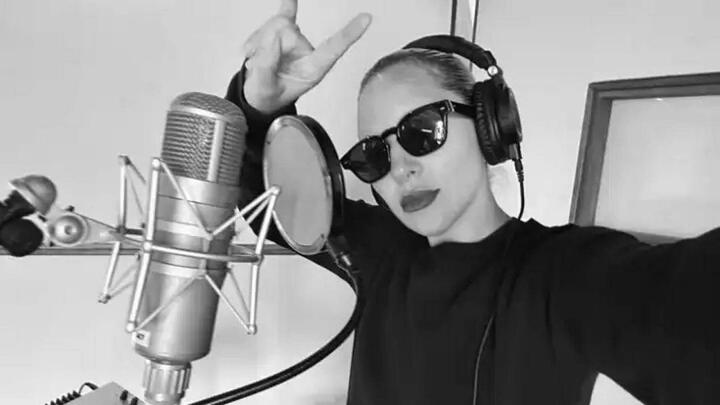 Ouvir música regularmente pode reduzir até 39% o risco de demência, diz novo estudo