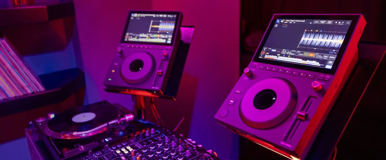 AlphaTheta lança nova CDJ-1500X que permite solicitação de música ao DJ e divide opiniões dos internautas