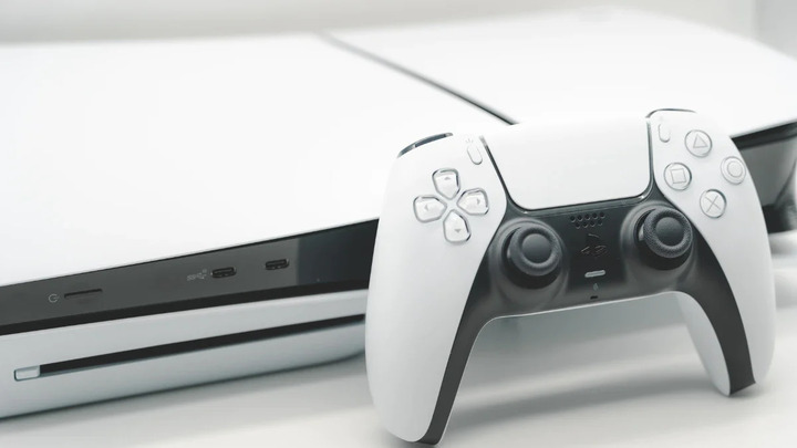 Menor preço do ano: PlayStation 5 com 2 jogos por menos de R$ 3.000