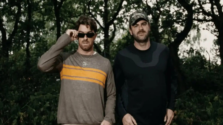 Sete pessoas são hospitalizadas após garrafas serem arremessadas durante show do The Chainsmokers