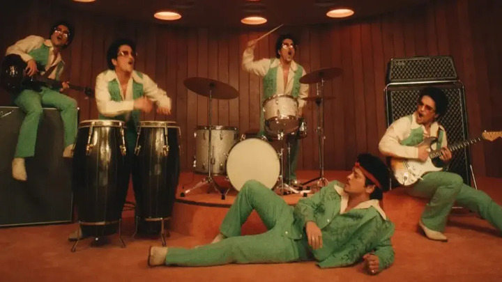 Bruno Mars segue em 1º lugar na Billboard Hot 100 com "I Just Might". Veja o top 10!