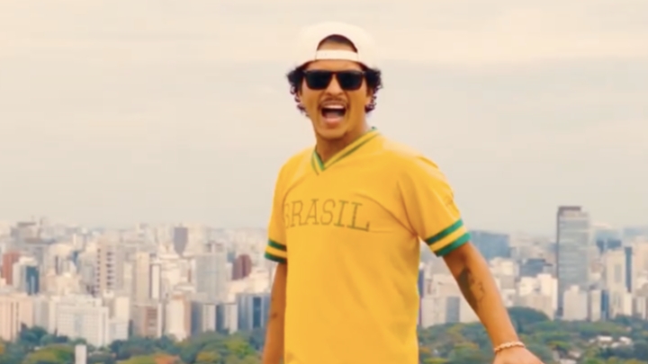 Bruno Mars faz história no Spotify ao se tornar o 1º a atingir 150 milhões de ouvintes mensais